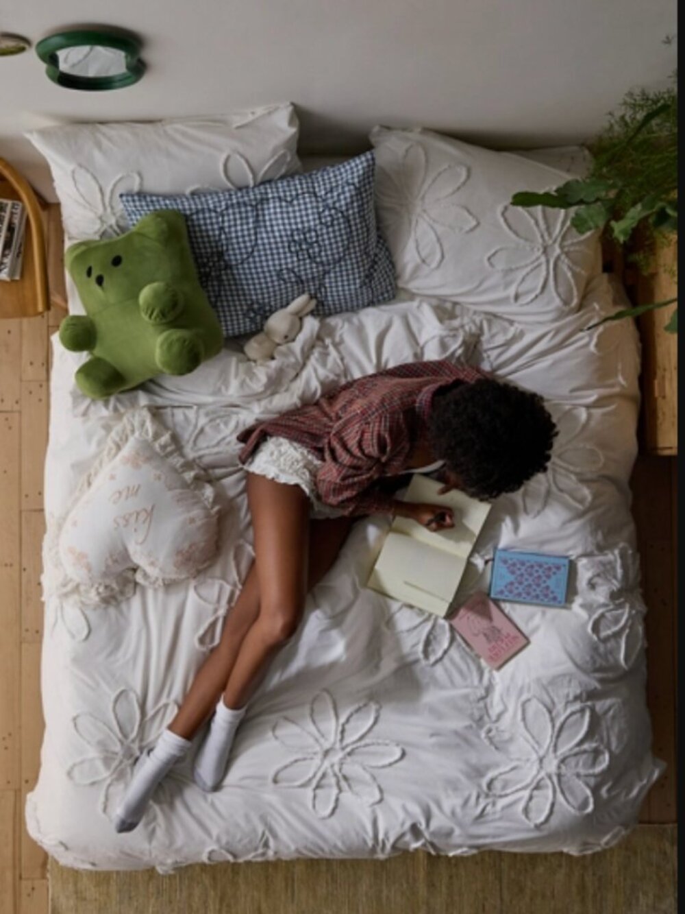 Daisy Tufted Core Flowers 100% Cotton White Full/Queen Duvet Cover 86"l x 86"h